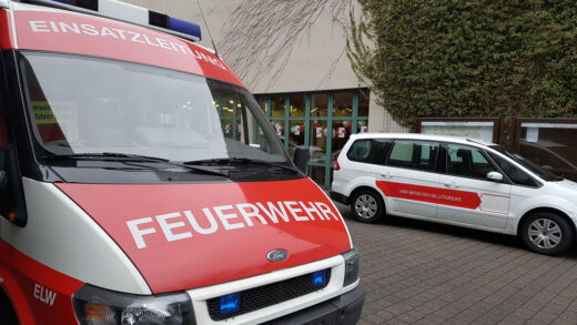Zur Stärkung gibt es unter anderem köstliche, von Feuerwehr-Familien gebackene Kuchen.
